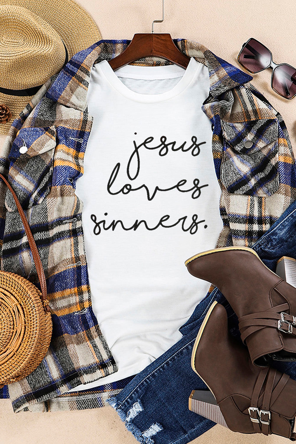 JESUS LOVES SINNERS Graphic Tee